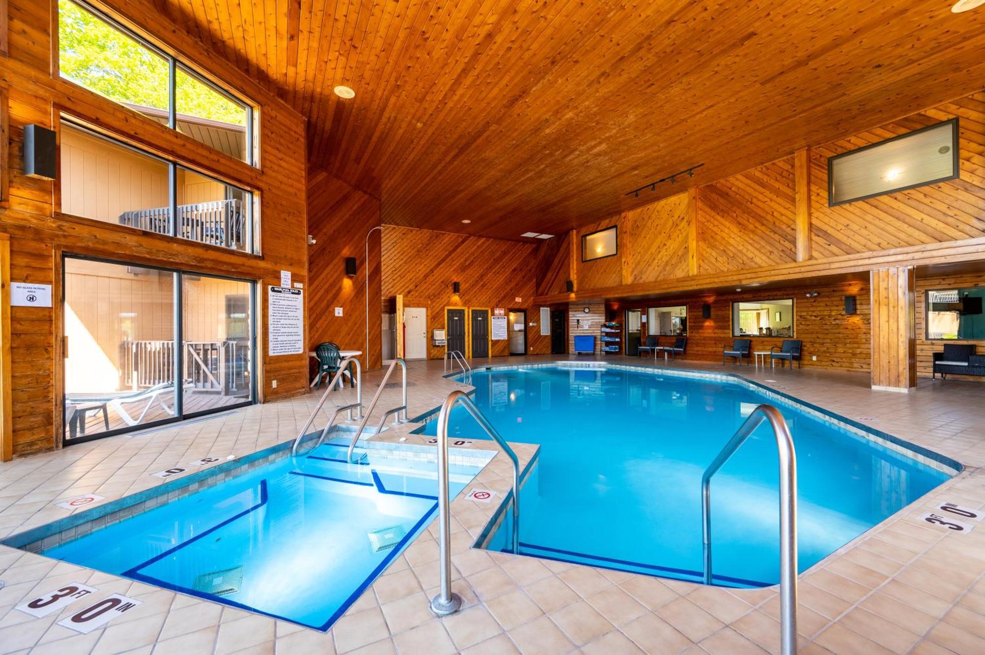 Pine Grove Resort Ephraim Exterior photo