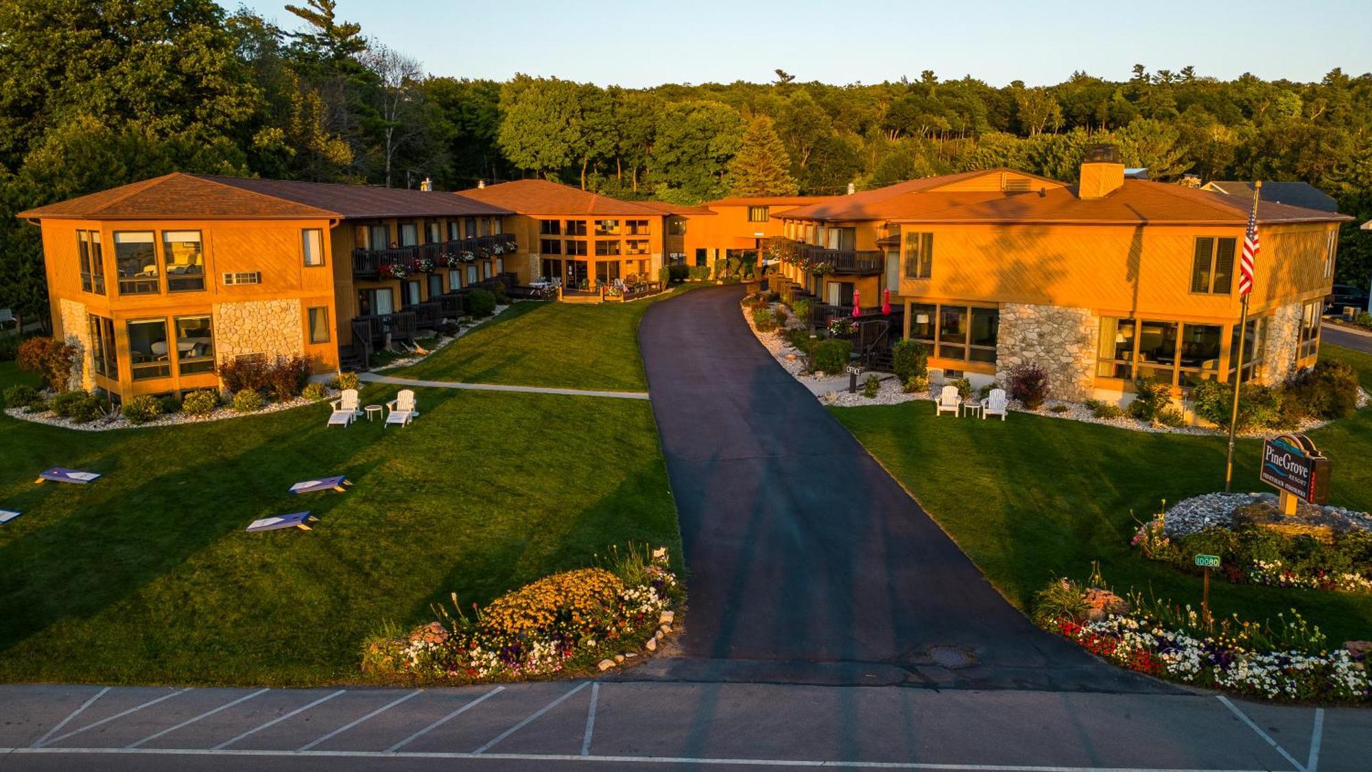 Pine Grove Resort Ephraim Exterior photo