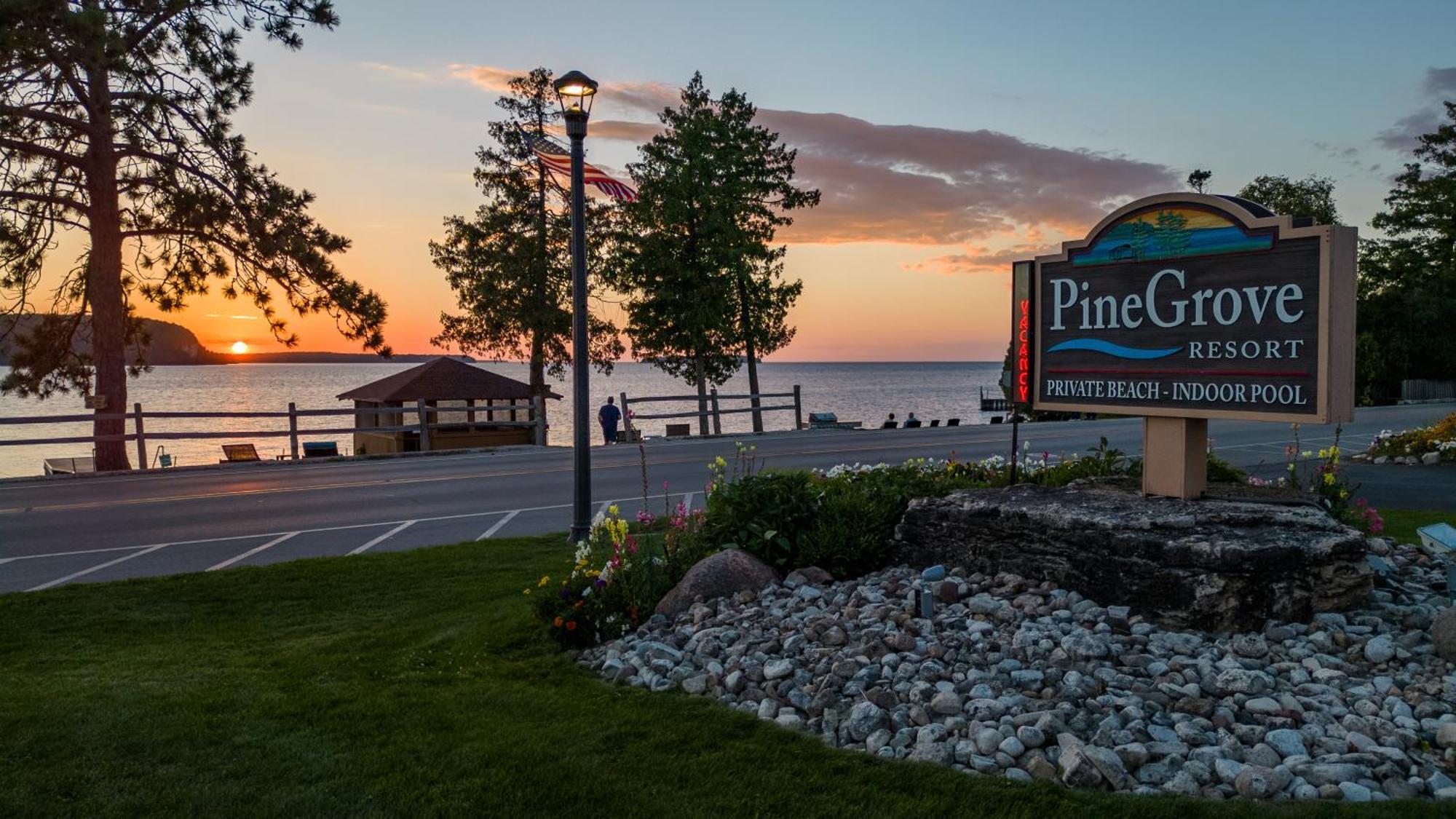 Pine Grove Resort Ephraim Exterior photo